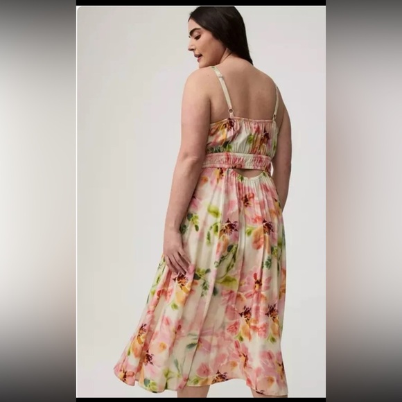 Torrid Floral Midi V-Neck Dress
size 3 or 3XL - Picture 5 of 12